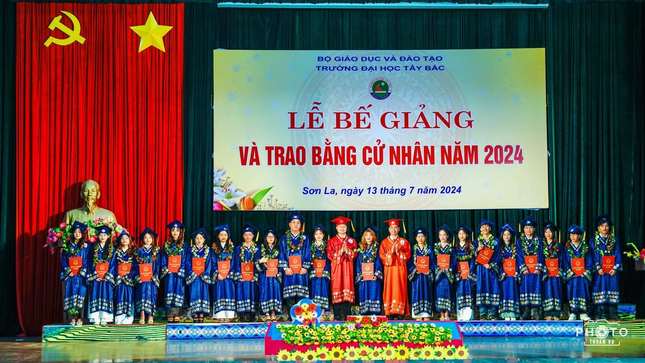 Trường Đại học Tây Bắc tổ chức Lễ Bế giảng và trao bằng cử nhân năm học 2023 - 2024