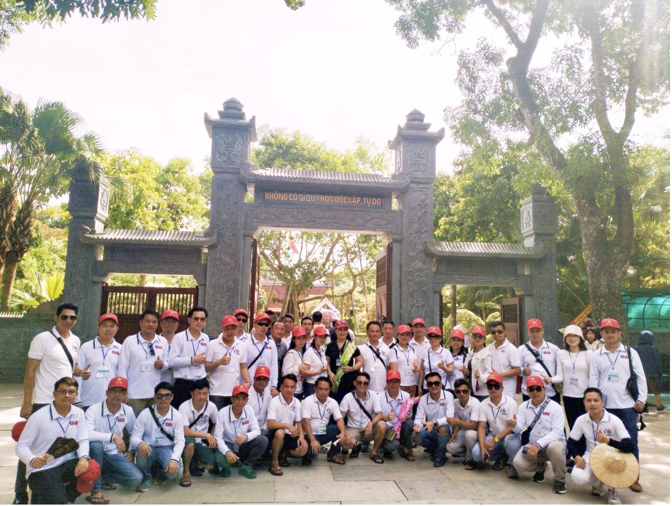 Lưu học sinh các lớp dự bị tiếng Việt tham quan thực tế học tập