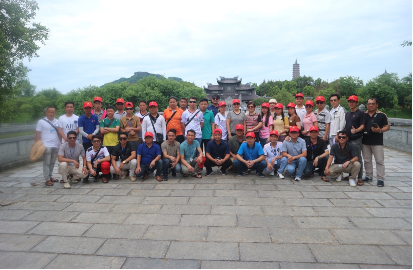 Lưu học sinh các lớp dự bị tiếng Việt tham quan thực tế học tập