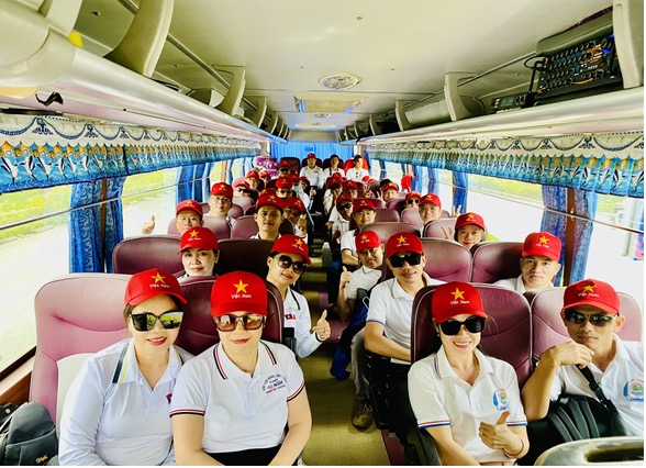 Lưu học sinh các lớp dự bị tiếng Việt tham quan thực tế học tập