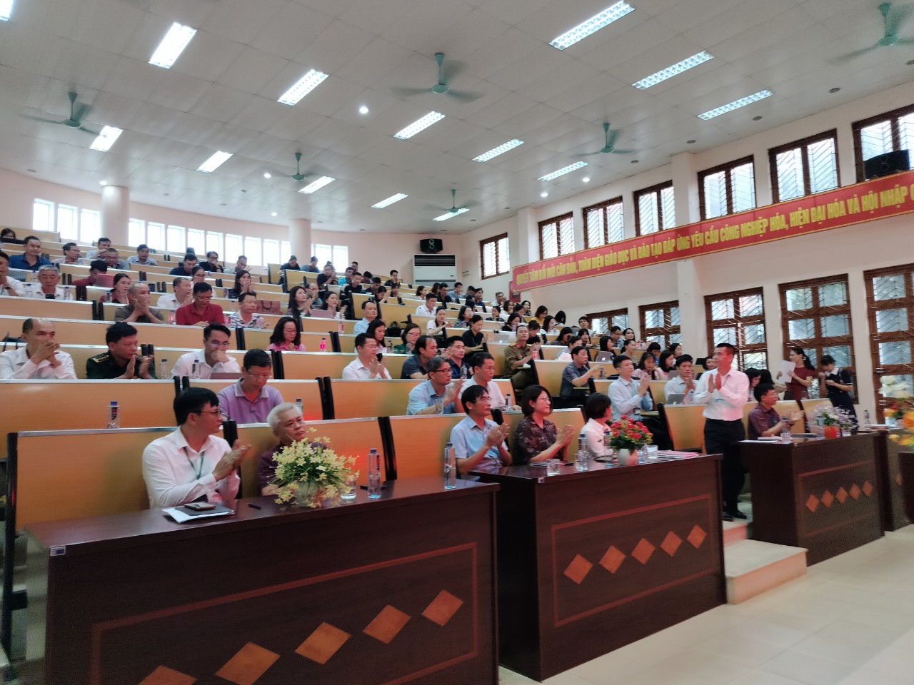 Hội nghị chuyên đề Tăng cường sự lãnh đạo, chỉ đạo của Đảng ủy trong công tác tự đánh giá các chương trình đào tạo theo Thông tư 04/2016/TT-BGDĐT tại Trường Đại học Tây Bắc năm 2024