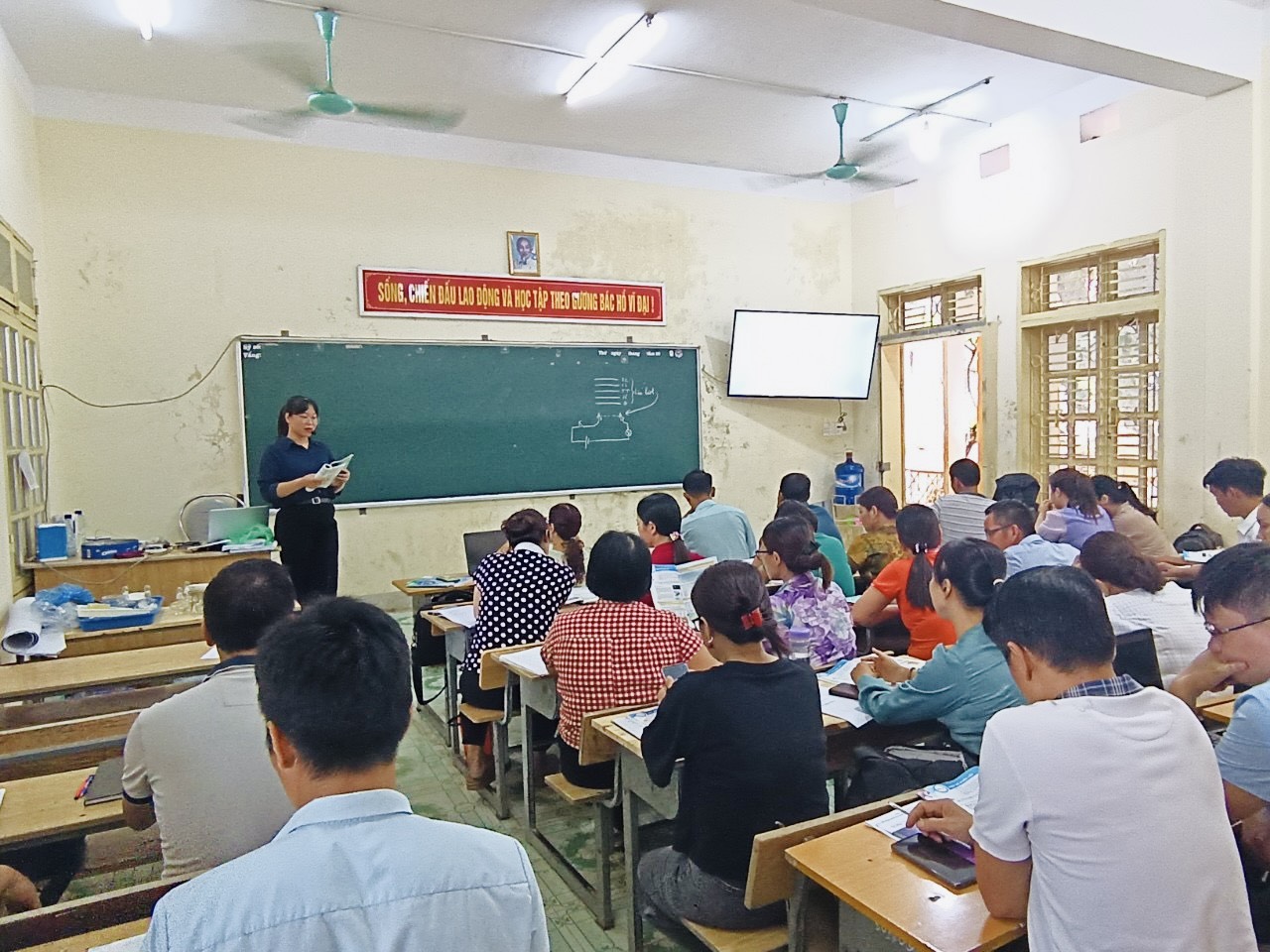Trường Đại học Tây Bắc tập huấn, bồi dưỡng giáo viên THCS tại huyện Mai Sơn