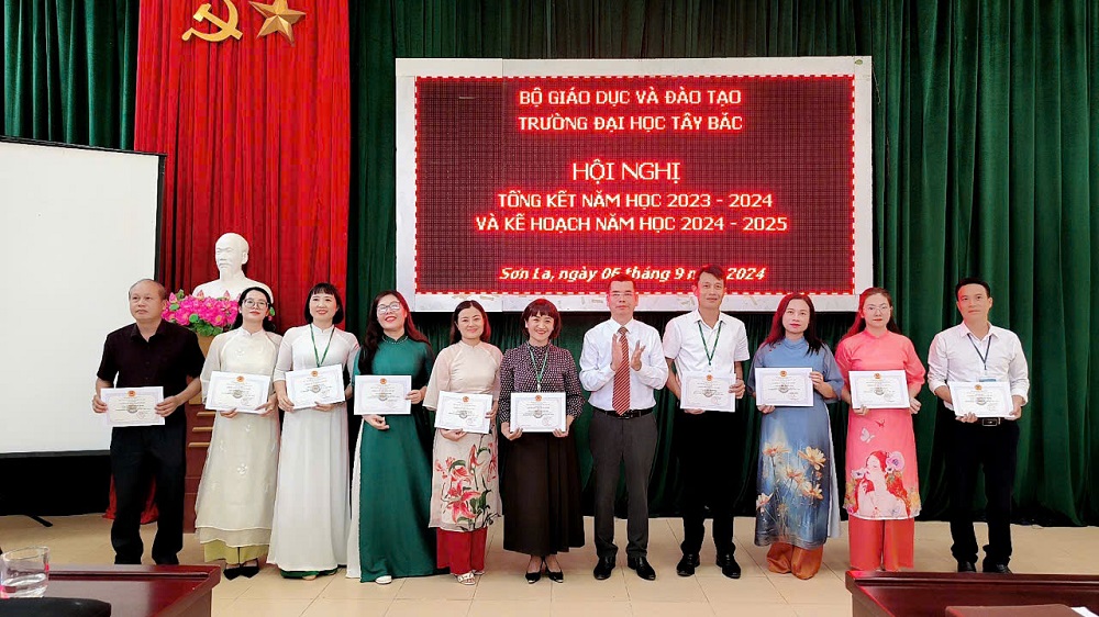Trường Đại học Tây Bắc tổ chức Hội nghị Tổng kết năm học 2023-2024 và Kế hoạch năm học 2024-2025
