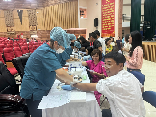 Công đoàn Trường Đại học Tây Bắc tổ chức Chương trình nói chuyện chuyên đề, tư vấn và khám sức khỏe miễn phí cho cán bộ, nhà giáo, người lao động
