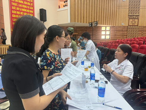 Công đoàn Trường Đại học Tây Bắc tổ chức Chương trình nói chuyện chuyên đề, tư vấn và khám sức khỏe miễn phí cho cán bộ, nhà giáo, người lao động