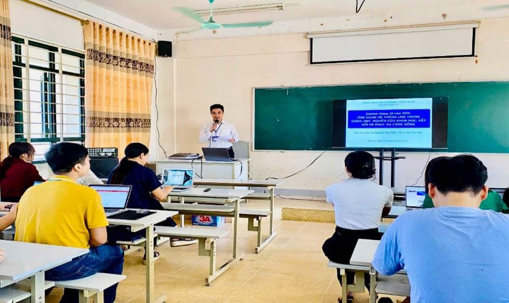 Bộ môn Vật lí tổ chức Seminar với chủ đề “Ứng dụng hệ thống LMS trong giảng dạy, nghiên cứu khoa học, kết nối và phục vụ cộng đồng”