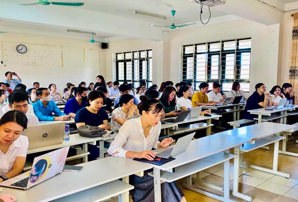 Bộ môn Vật lí tổ chức Seminar với chủ đề “Ứng dụng hệ thống LMS trong giảng dạy, nghiên cứu khoa học, kết nối và phục vụ cộng đồng”