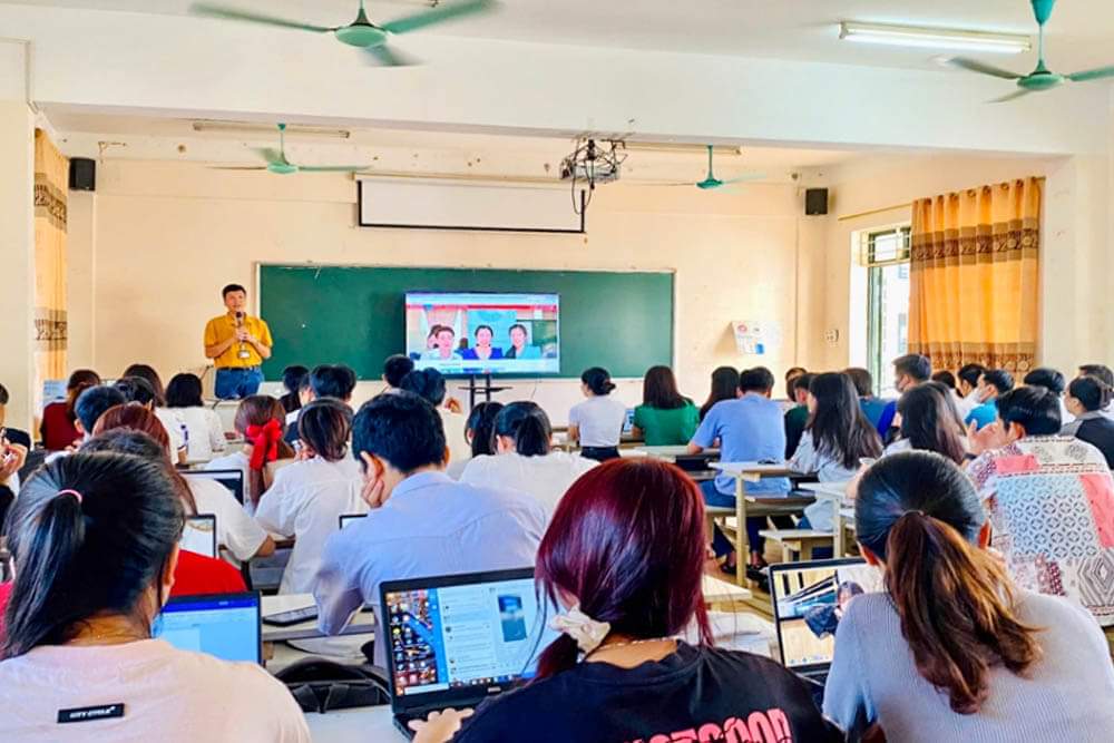 Bộ môn Vật lí tổ chức Seminar với chủ đề “Ứng dụng hệ thống LMS trong giảng dạy, nghiên cứu khoa học, kết nối và phục vụ cộng đồng”