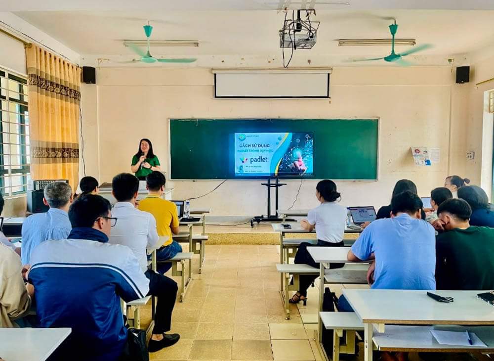Bộ môn Vật lí tổ chức Seminar với chủ đề “Ứng dụng hệ thống LMS trong giảng dạy, nghiên cứu khoa học, kết nối và phục vụ cộng đồng”