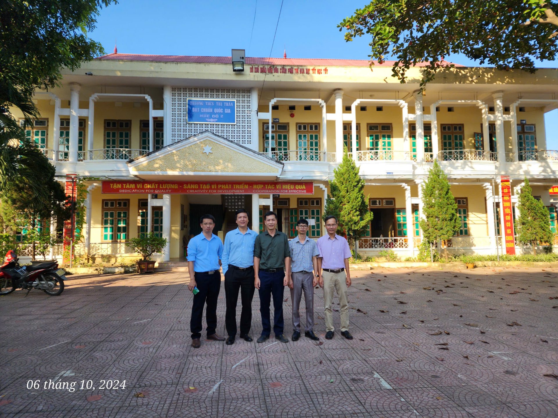 Giảng viên Trường Đại học Tây Bắc tham gia tập huấn ứng dụng CNTT, chuyển đổi số trong công tác quản lý và dạy học tại huyện Phù Yên, tỉnh Sơn La