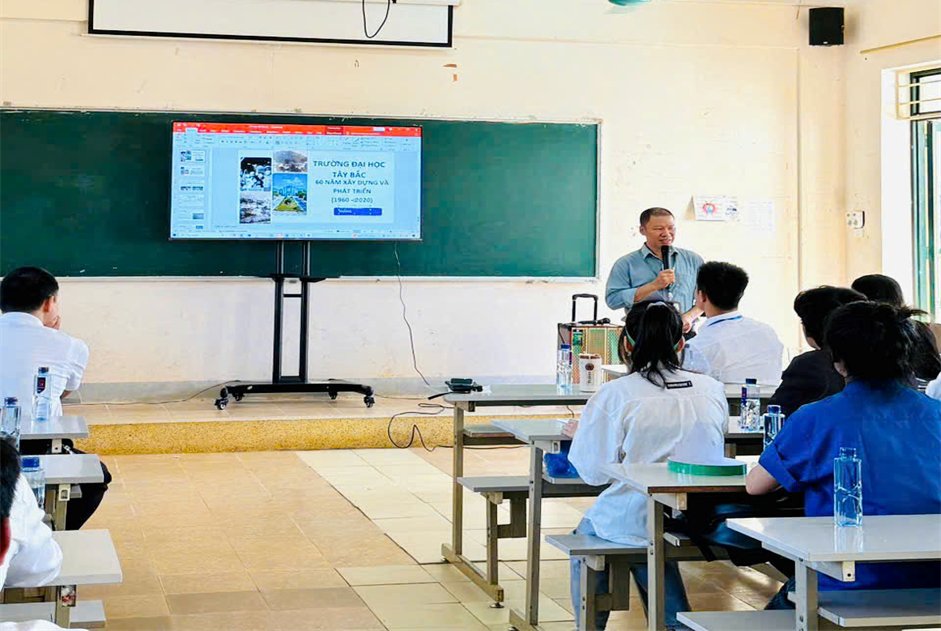 Hội nghị học tốt kỷ niệm ngày Nhà giáo Việt Nam 20/11 của bộ môn Vật lý và bộ môn Dinh dưỡng – Tiết chế năm học 2024 - 2025