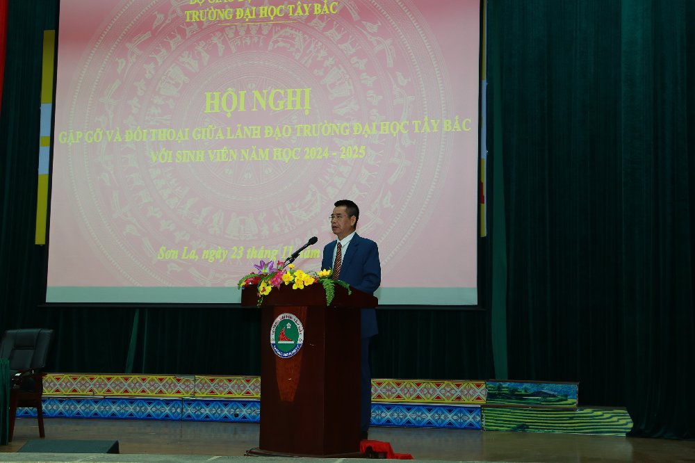 Hội nghị gặp gỡ và đối thoại giữa lãnh đạo Trường Đại học Tây Bắc với sinh viên năm học 2024-2025
