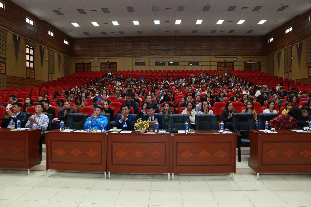 Hội nghị gặp gỡ và đối thoại giữa lãnh đạo Trường Đại học Tây Bắc với sinh viên năm học 2024-2025