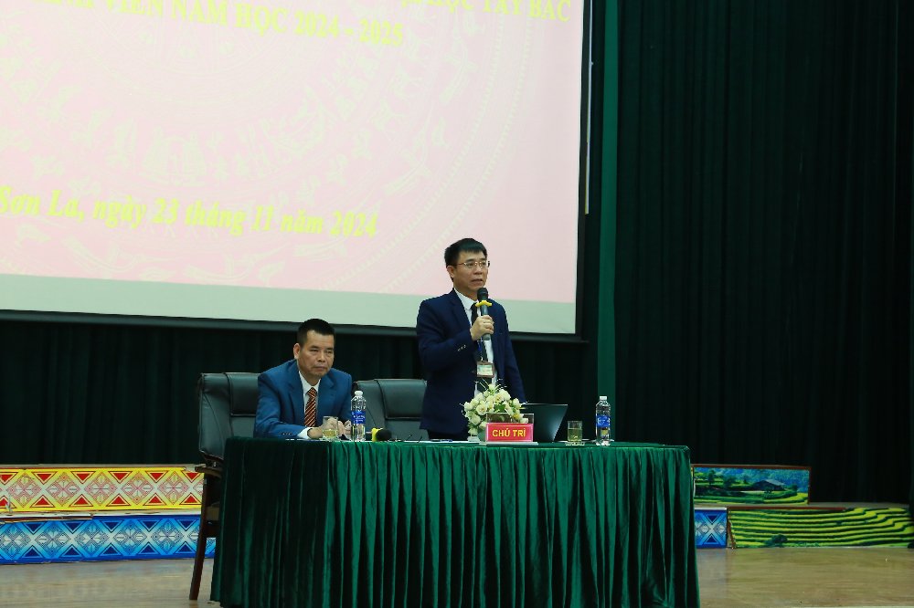 Hội nghị gặp gỡ và đối thoại giữa lãnh đạo Trường Đại học Tây Bắc với sinh viên năm học 2024-2025
