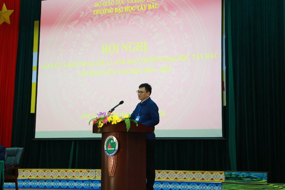 Hội nghị gặp gỡ và đối thoại giữa lãnh đạo Trường Đại học Tây Bắc với sinh viên năm học 2024-2025