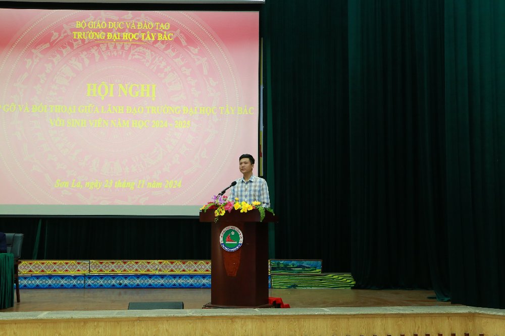 Hội nghị gặp gỡ và đối thoại giữa lãnh đạo Trường Đại học Tây Bắc với sinh viên năm học 2024-2025