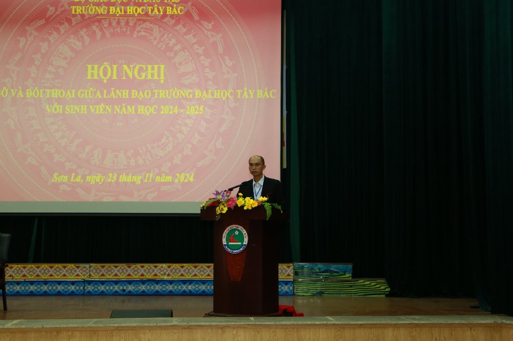 Hội nghị gặp gỡ và đối thoại giữa lãnh đạo Trường Đại học Tây Bắc với sinh viên năm học 2024-2025