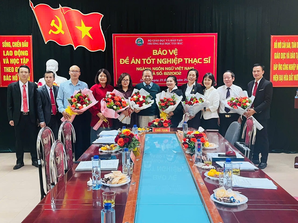 Trường Đại học Tây Bắc tổ chức thành công lễ Bảo vệ Đề án tốt nghiệp Thạc sĩ khoá 11 ngành ngôn ngữ Việt Nam