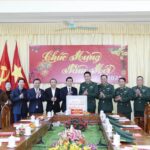 Đồng chí Bí thư Tỉnh ủy chúc Tết Bộ Chỉ huy Bộ đội Biên phòng tỉnh, gia đình các đồng chí nguyên lãnh đạo tỉnh và nhân dân tái định cư