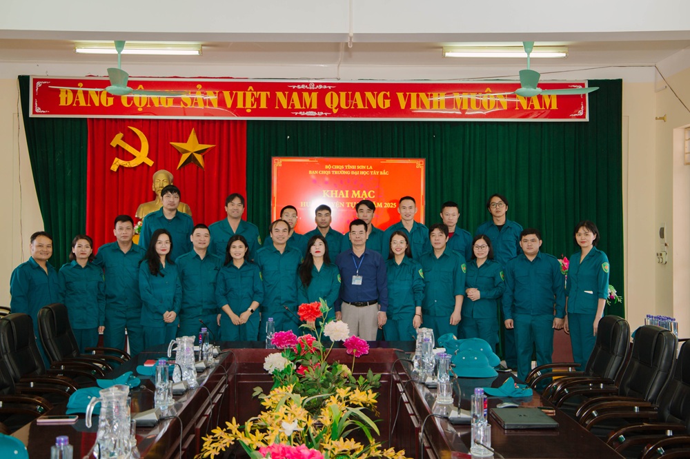 Ban chỉ huy Quân sự Trường Đại học Tây Bắc khai mạc huấn luyện tự vệ năm 2025