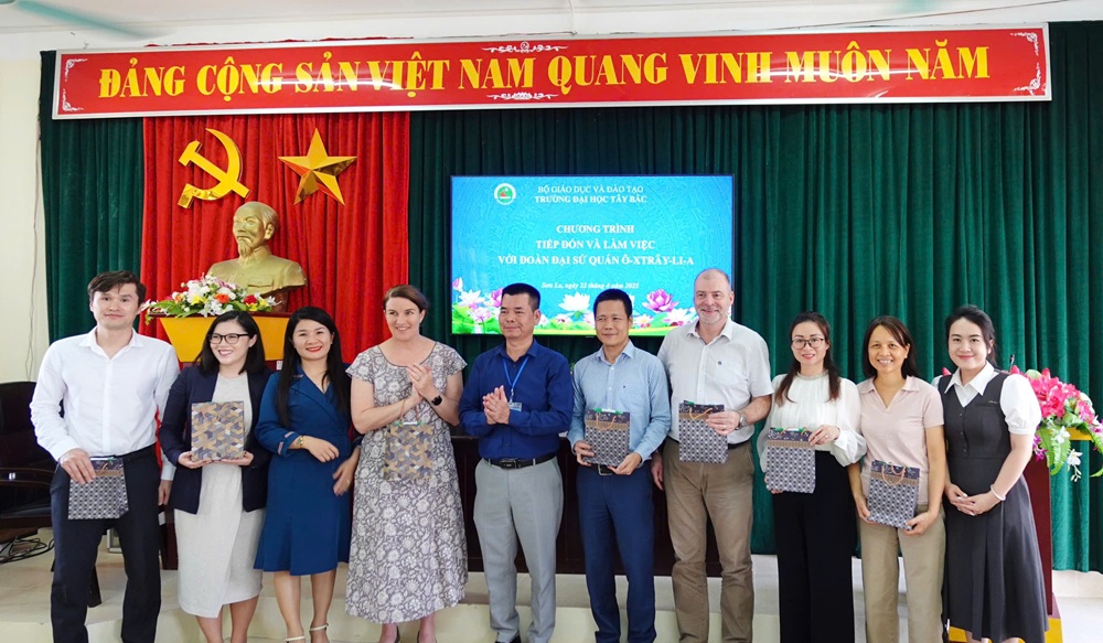 Trường Đại học Tây Bắc tiếp đón và làm việc với đoàn Đại sứ quán Australia tại Việt Nam