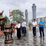 Trường Đại học Tây Bắc tổ chức dâng hoa, dâng hương tại đền thờ Bác Hồ tại Quảng trường Tây Bắc, thành phố Sơn La