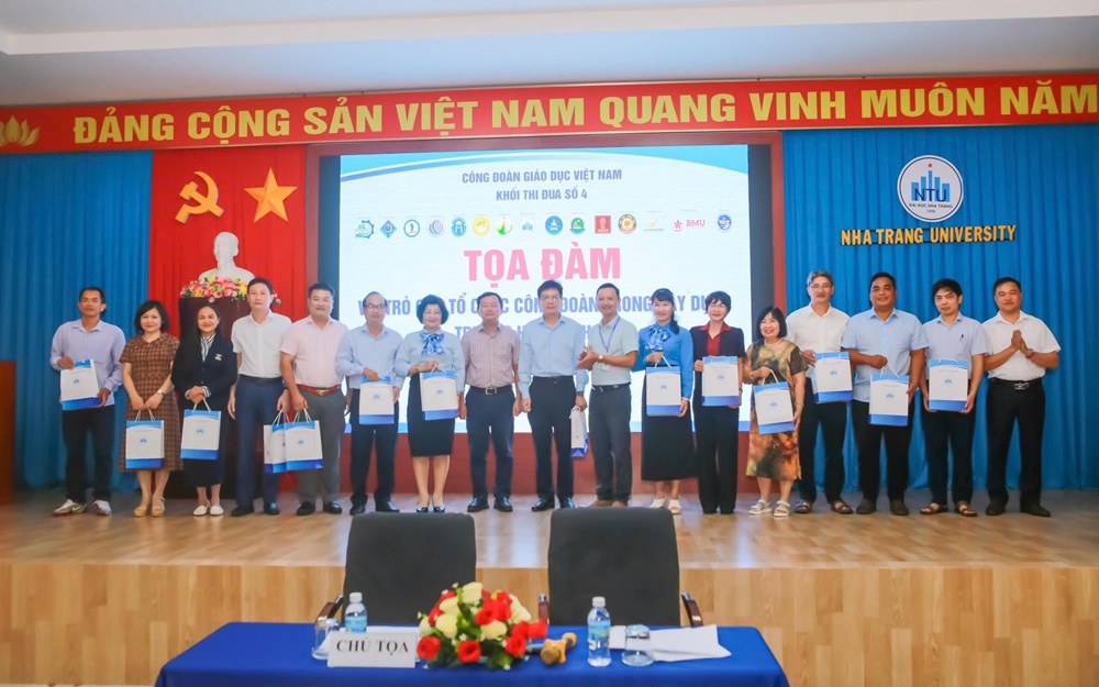 Công đoàn Trường Đại học Tây Bắc tham gia các hoạt động khối thi đua số 4 tại Nha Trang