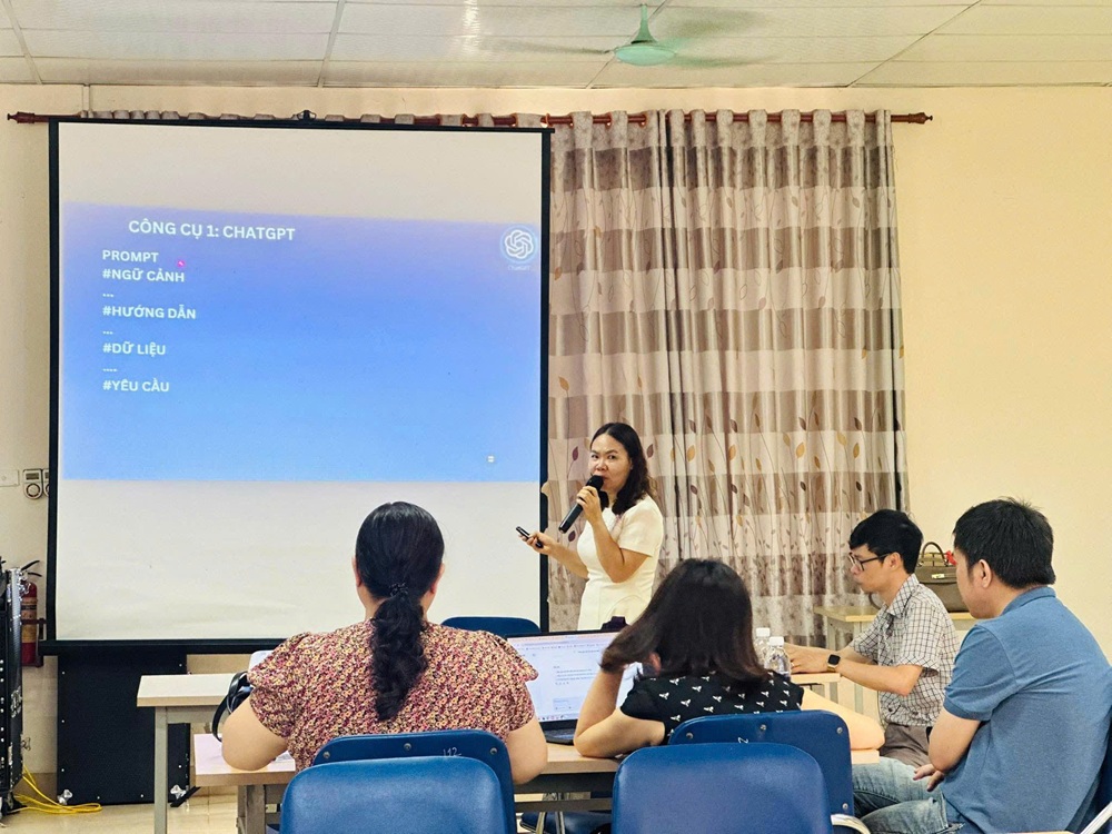 Công đoàn Trường Đại học Tây Bắc tổ chức tập huấn, bồi dưỡng năng lực Công nghệ Thông tin cho Đoàn viên và tập huấn nghiệp vụ cho cán bộ công đoàn năm 2025