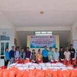 Trường Đại học Tây Bắc trao quà ủng hộ nhân dân xã Huổi Một, tỉnh Sơn La khắc phục thiệt hại sau mưa lũ