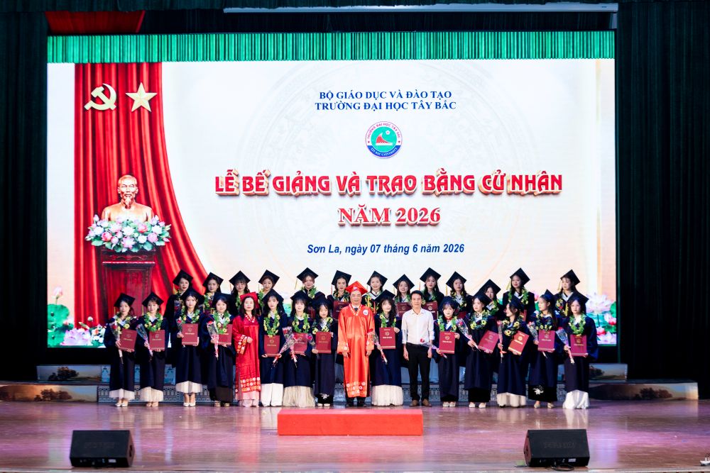 Trường Đại học Tây Bắc tổ chức Lễ bế giảng và trao bằng Cử nhân đợt 1, năm học 2025–2026